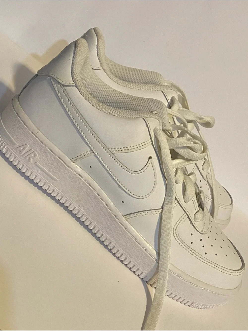 NWOT Nike Air White Force 1 Low-Top Sneakers with Classic Swoosh Y DH2920-1
